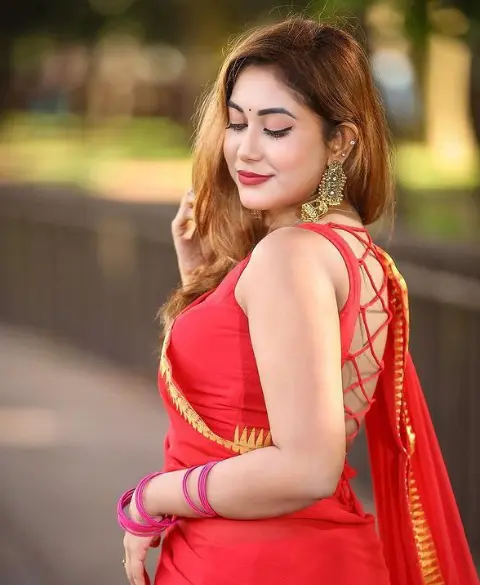 Housewife Escorts in Mumbai - Mature Experienced Escorts